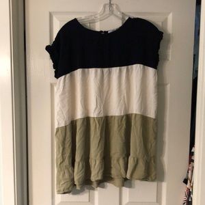Oversized top, three color panels